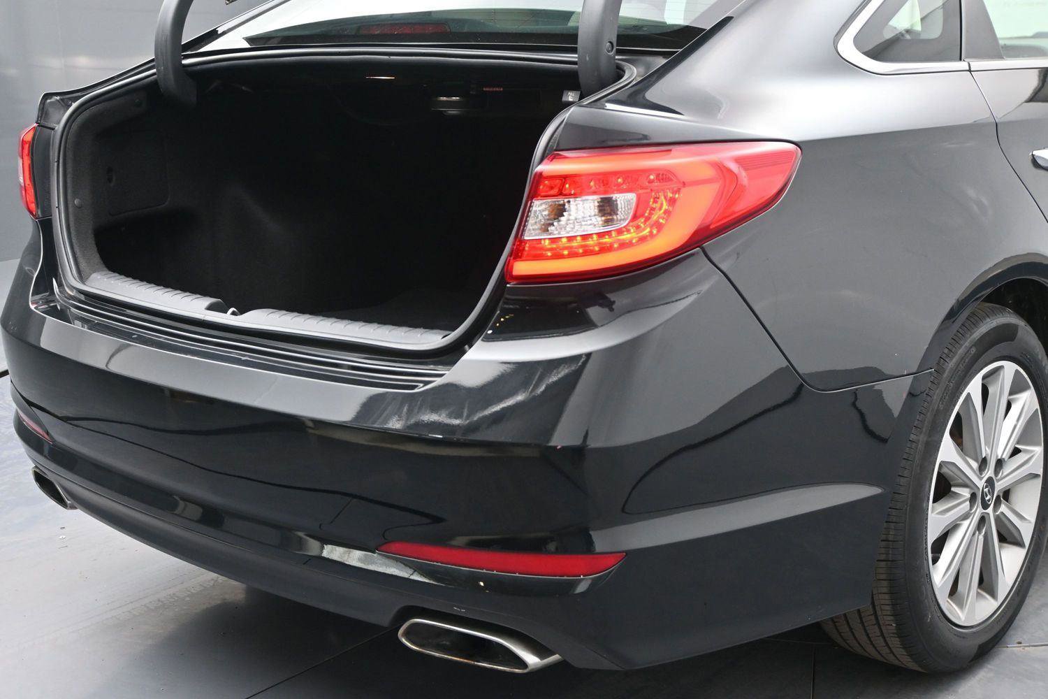 Used 2017 Hyundai Sonata Limited w/ Tech Package 03 FWD image 12