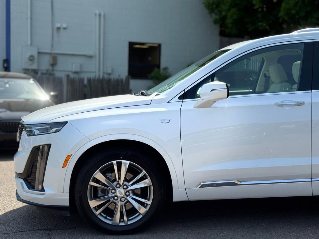 Used 2023 Cadillac XT6 Premium Luxury w/ LPO, Floor Liner Package AWD/4WD image 10
