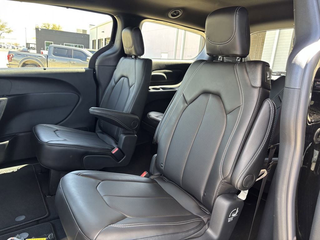 New 2026 Chrysler Voyager LX FWD image 23