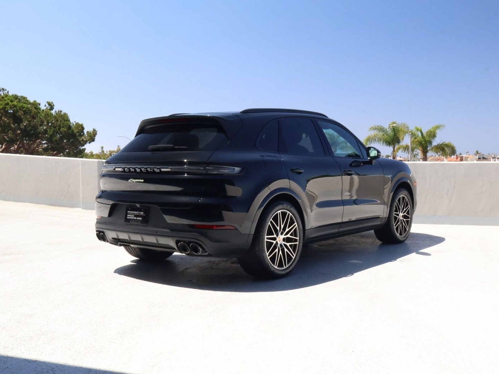 Certified 2025 Porsche Cayenne E-Hybrid AWD/4WD image 9