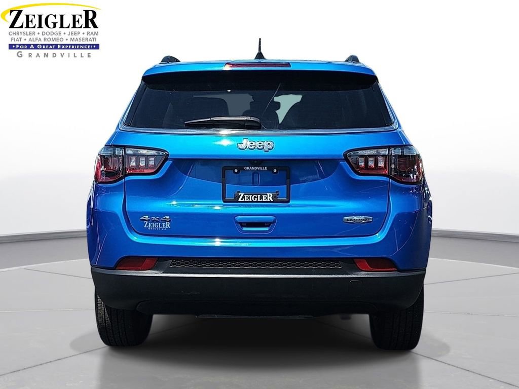 Certified 2022 Jeep Compass Latitude w/ Sun and Sound Group AWD/4WD image 6