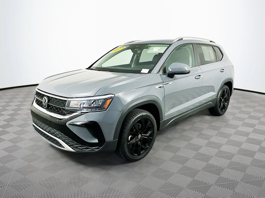 Used 2023 Volkswagen Taos SE w/ Black Wheel Package AWD/4WD image 6