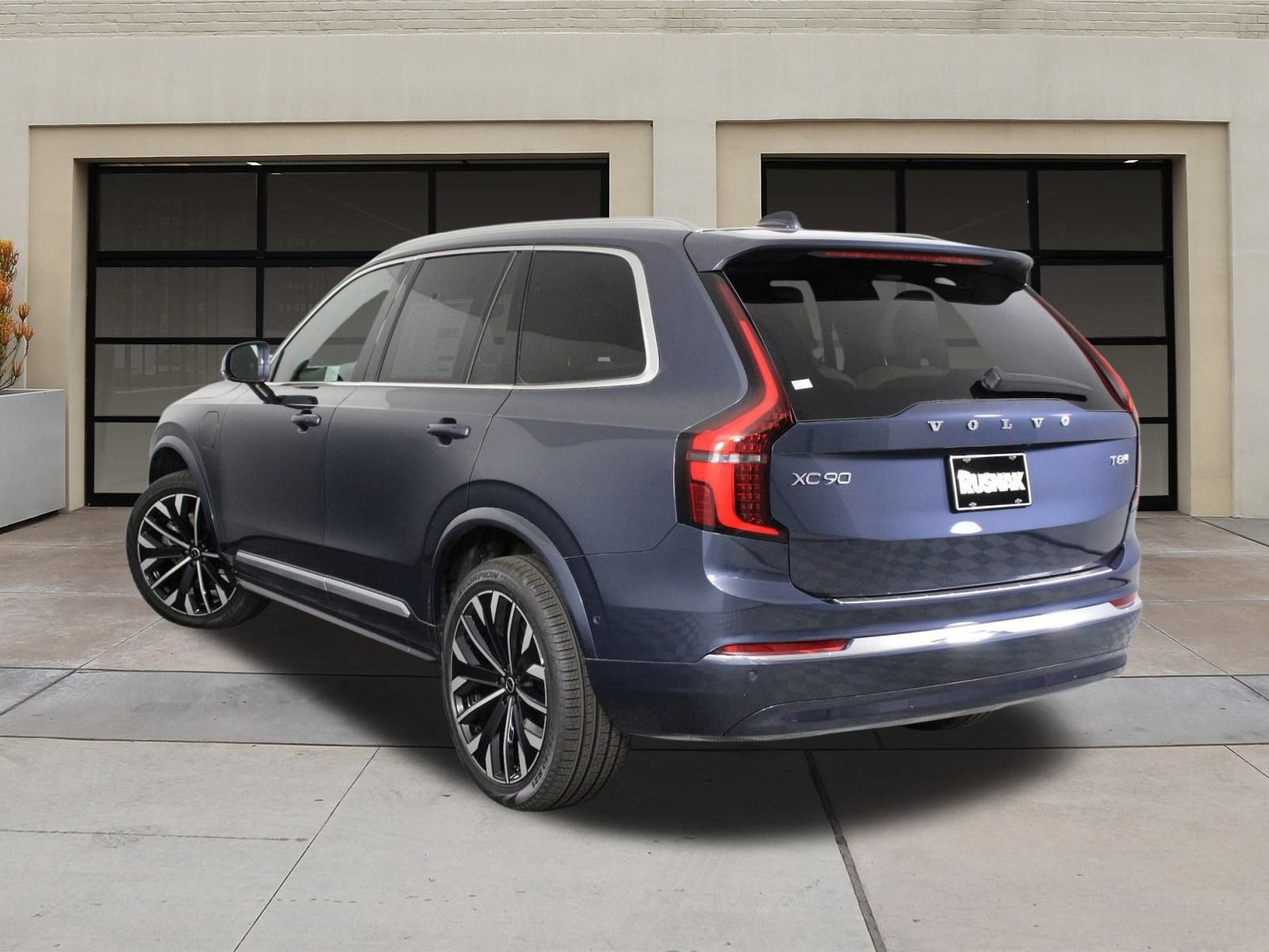 New 2026 Volvo XC90 T8 Plus w/ Protection Package Premier AWD/4WD image 3