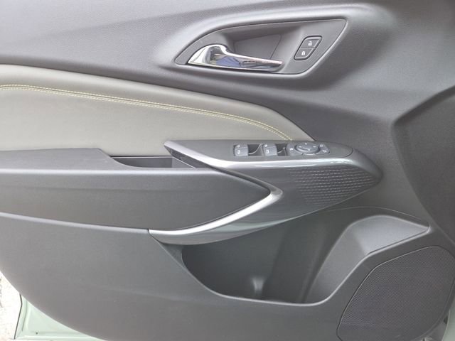 New 2026 Chevrolet Trax ACTIV w/ Sunroof Package image 32