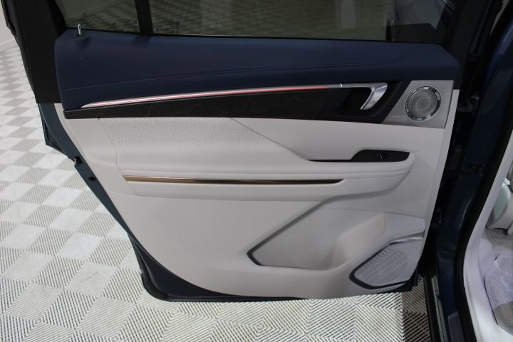 Certified 2025 Buick Enclave Avenir w/ Super Cruise Package image 23