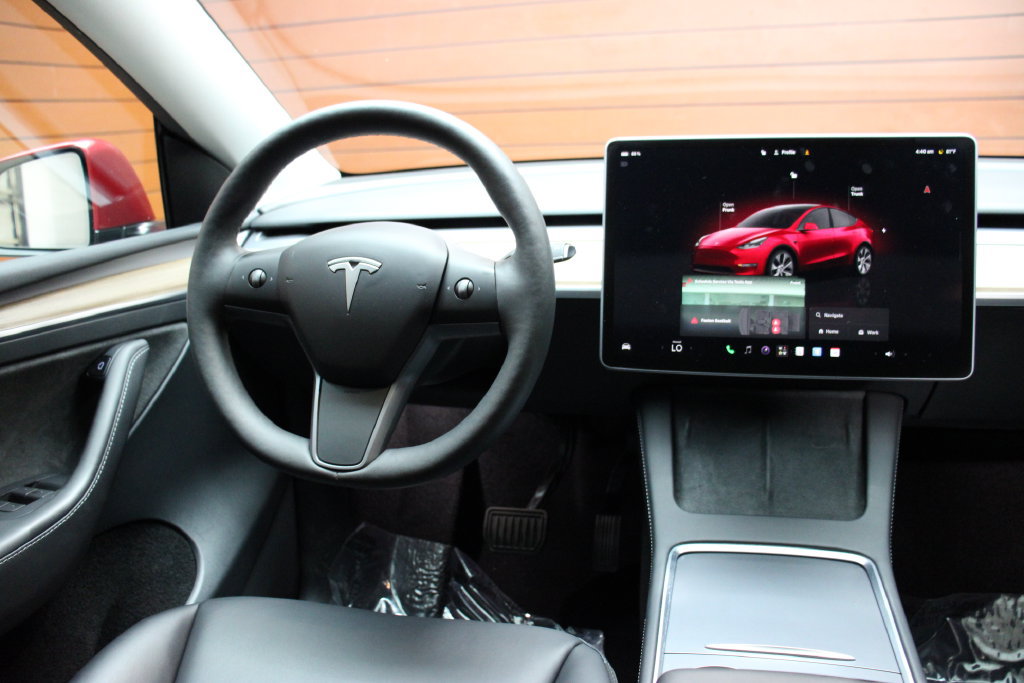 Used 2024 Tesla Model Y Long Range AWD/4WD image 23