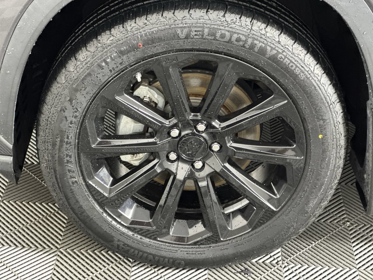 Used 2024 Toyota Highlander Limited FWD image 5