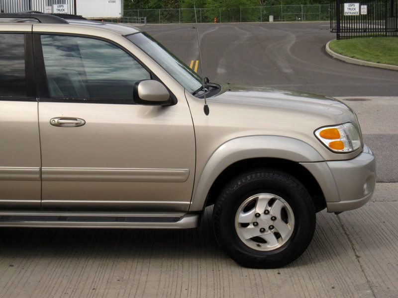 Used 2004 Toyota Sequoia SR5 AWD/4WD image 10
