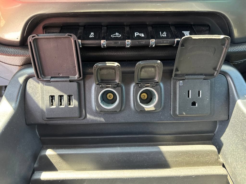 Used 2015 Chevrolet Silverado 3500 LTZ AWD/4WD image 17