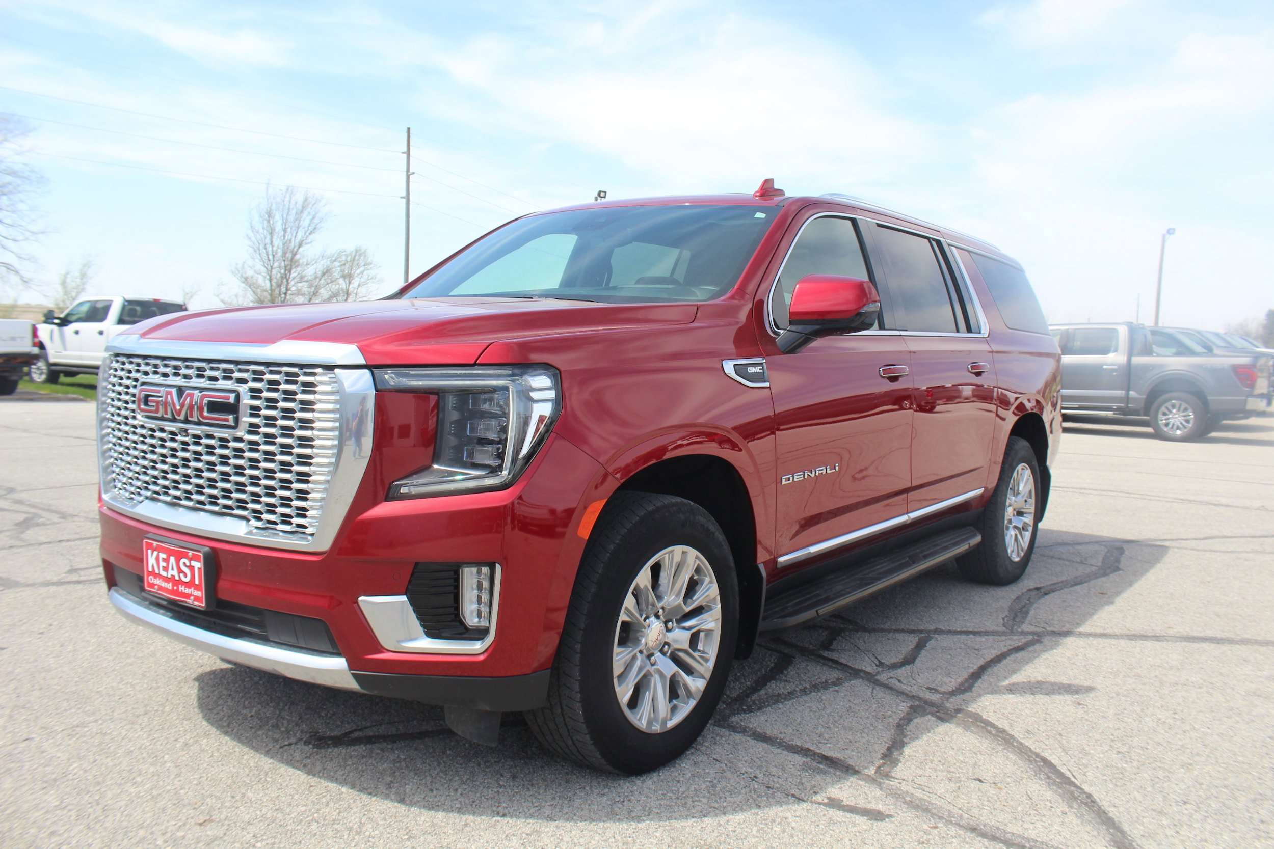 Used 2023 GMC Yukon XL Denali AWD/4WD image 1