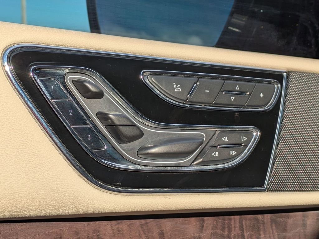 Used 2018 Lincoln Navigator L Reserve w/ Technology Package image 9