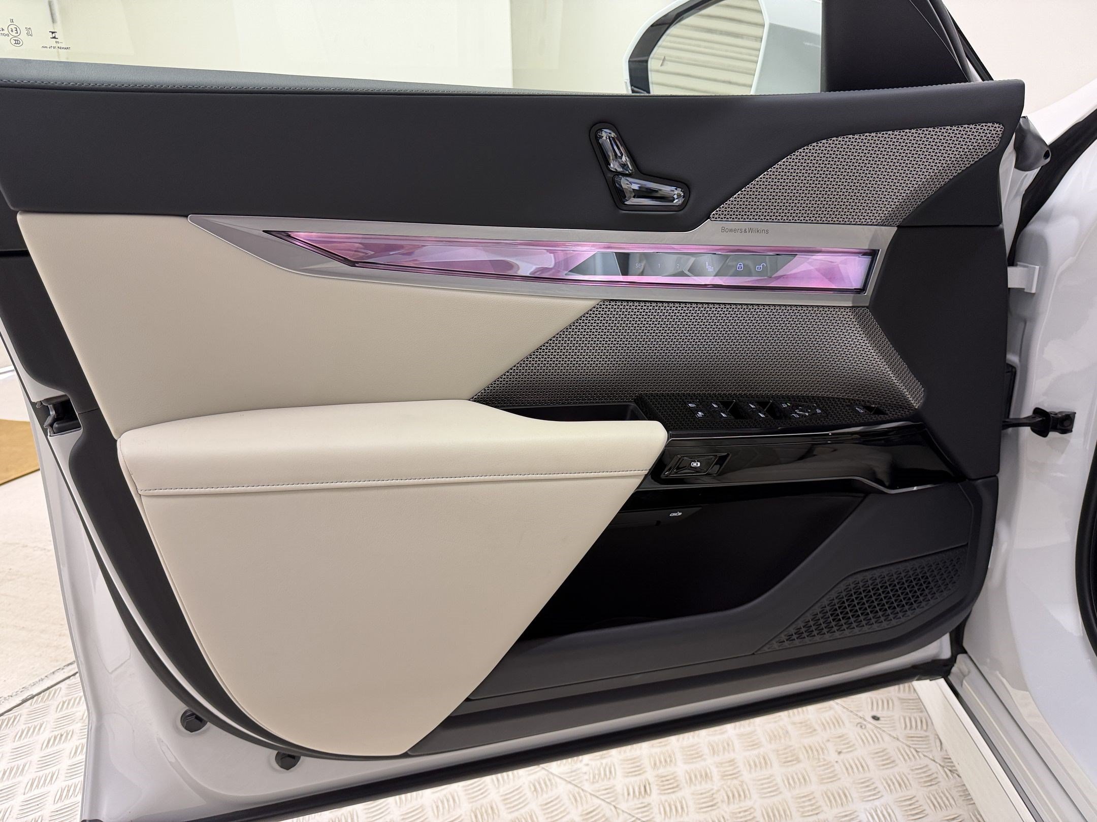 Certified 2023 BMW i7 xDrive60 AWD/4WD image 14