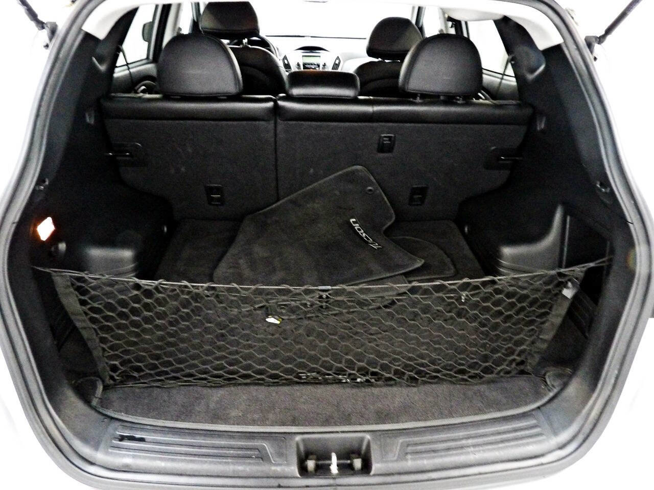 Used 2011 Hyundai Tucson GLS image 13