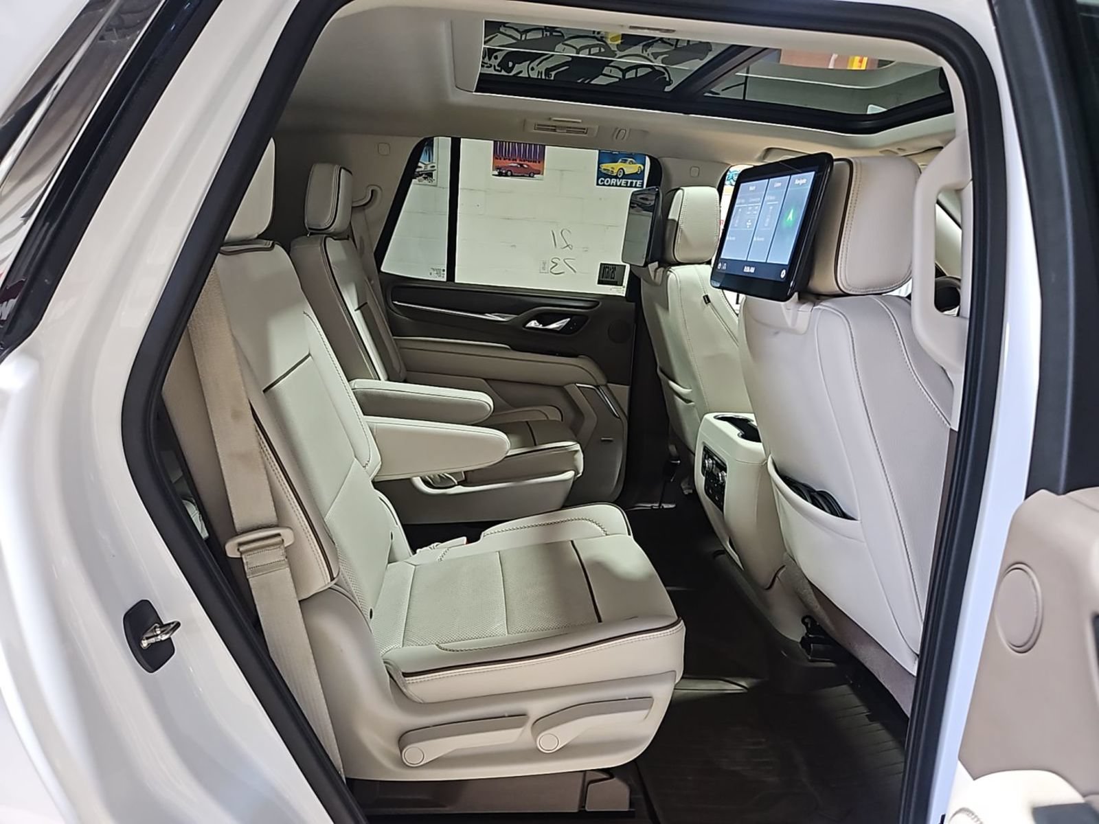 Used 2021 GMC Yukon Denali w/ Denali Ultimate Package AWD/4WD image 9