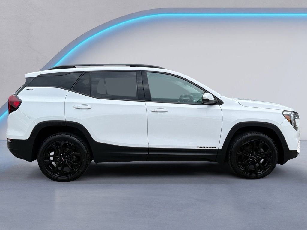 Used 2022 GMC Terrain SLT w/ Elevation Edition image 2