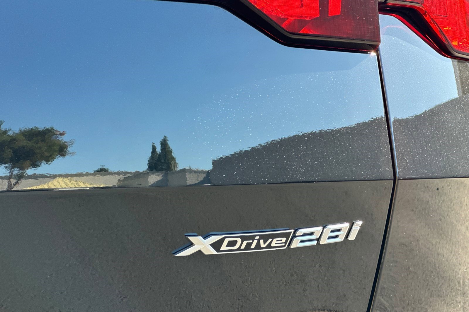 Used 2025 BMW X2 xDrive28i w/ Premium Package image 37