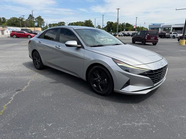 Used 2022 Hyundai Elantra SEL w/ Cargo Package FWD image 4