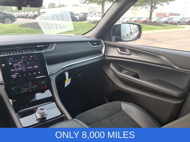 Used 2025 Jeep Grand Cherokee Altitude AWD/4WD image 12