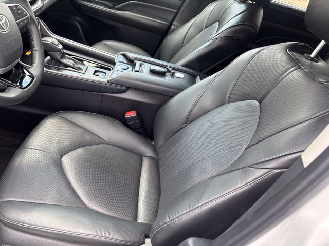 Used 2025 Toyota Grand Highlander AWD image 16