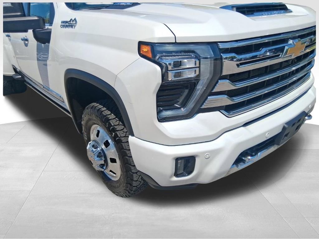 Used 2024 Chevrolet Silverado 3500 High Country w/ Technology Package image 9