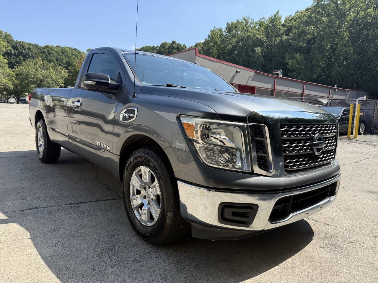 Used 2017 Nissan Titan SV RWD image 5