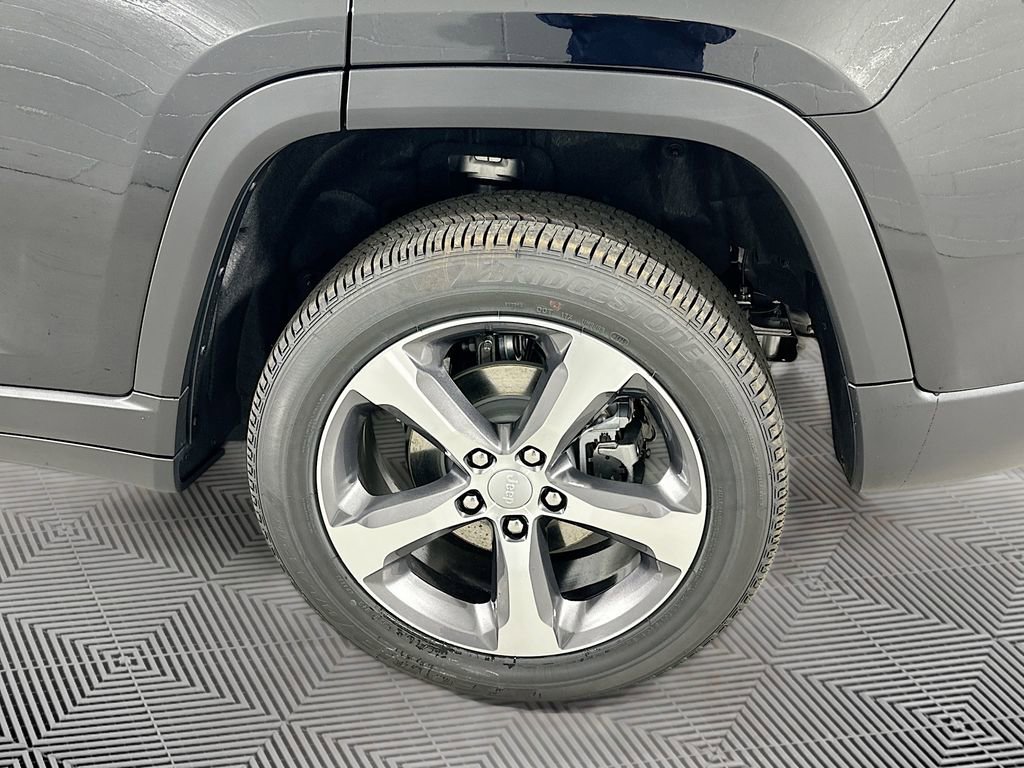 New 2025 Jeep Grand Cherokee Limited w/ Luxury Tech Group II AWD/4WD image 17