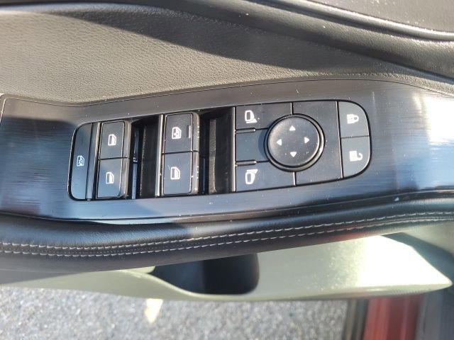 Used 2025 Nissan Rogue SV w/ SV Premium Package image 11