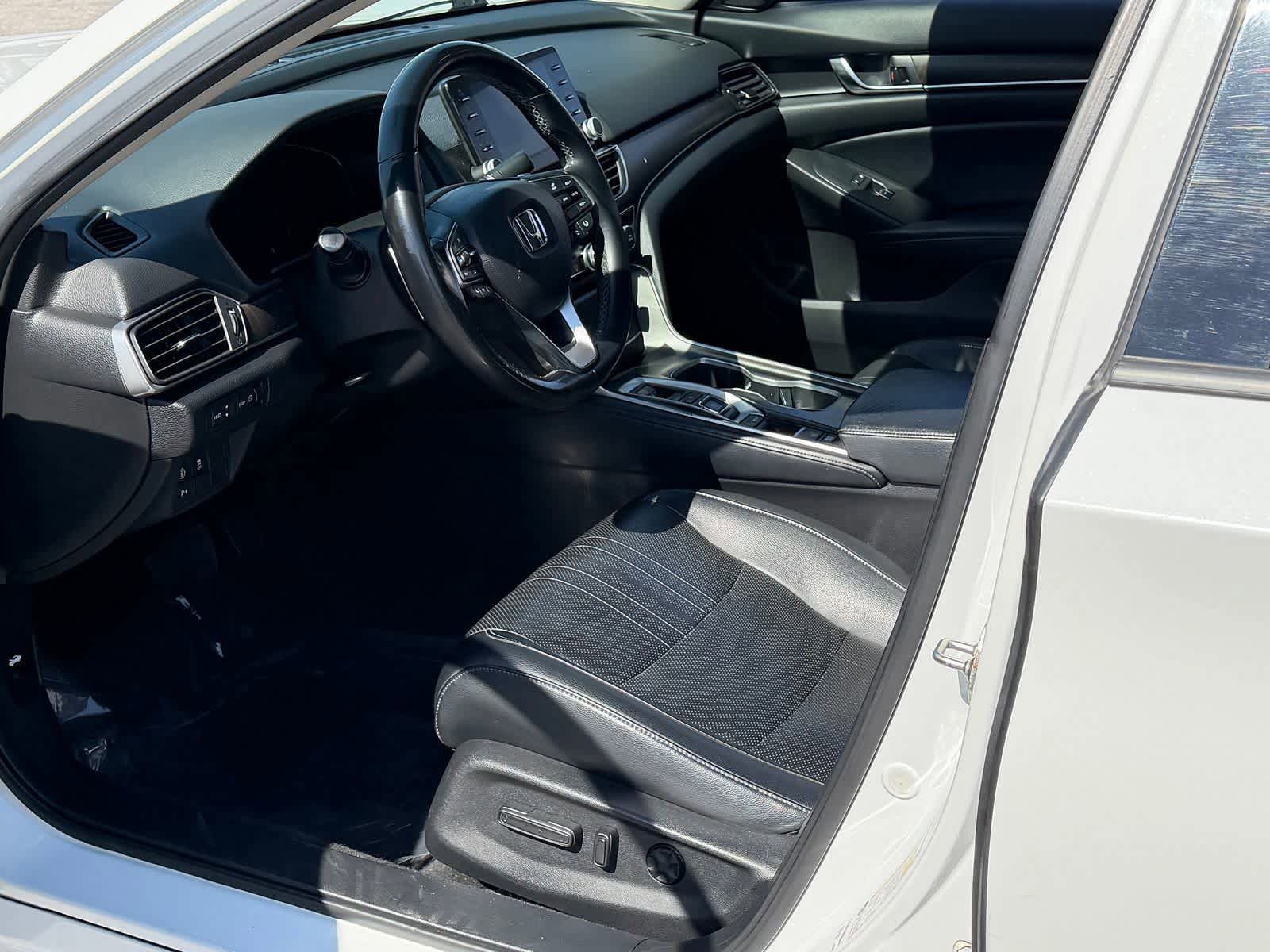 Used 2018 Honda Accord Touring image 13