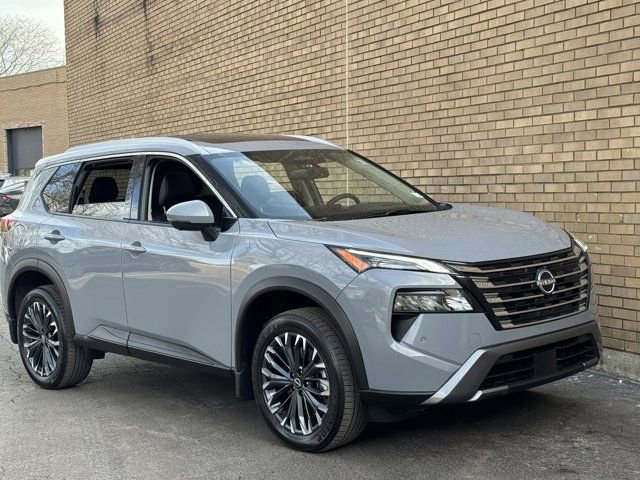 Used 2025 Nissan Rogue SL w/ Tech Package image 4