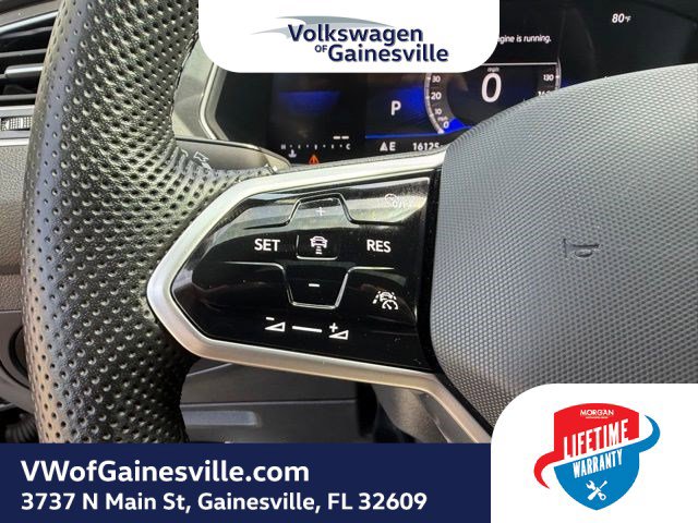 Certified 2024 Volkswagen Tiguan SE R-Line image 24