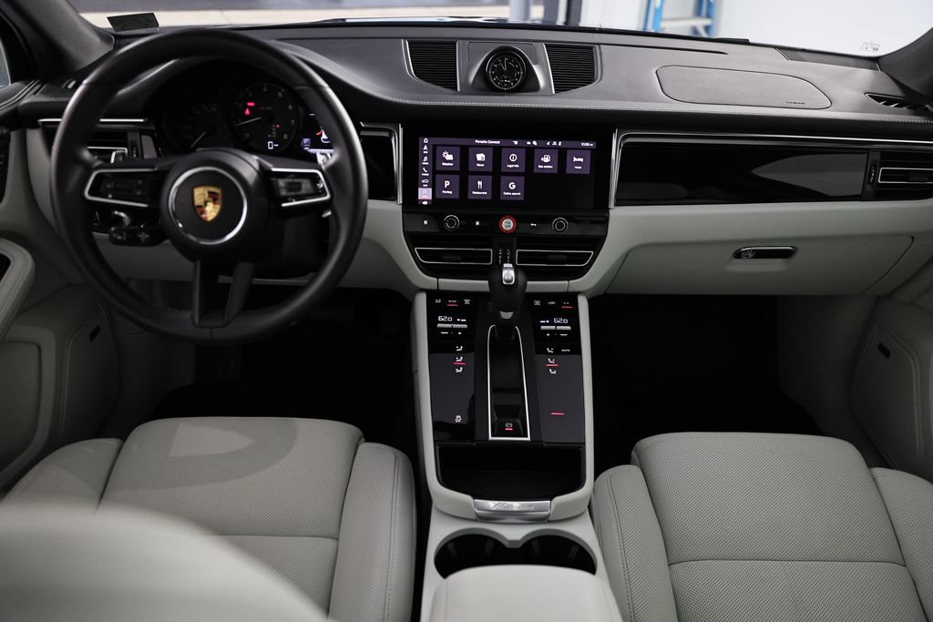Certified 2026 Porsche Macan AWD/4WD image 29