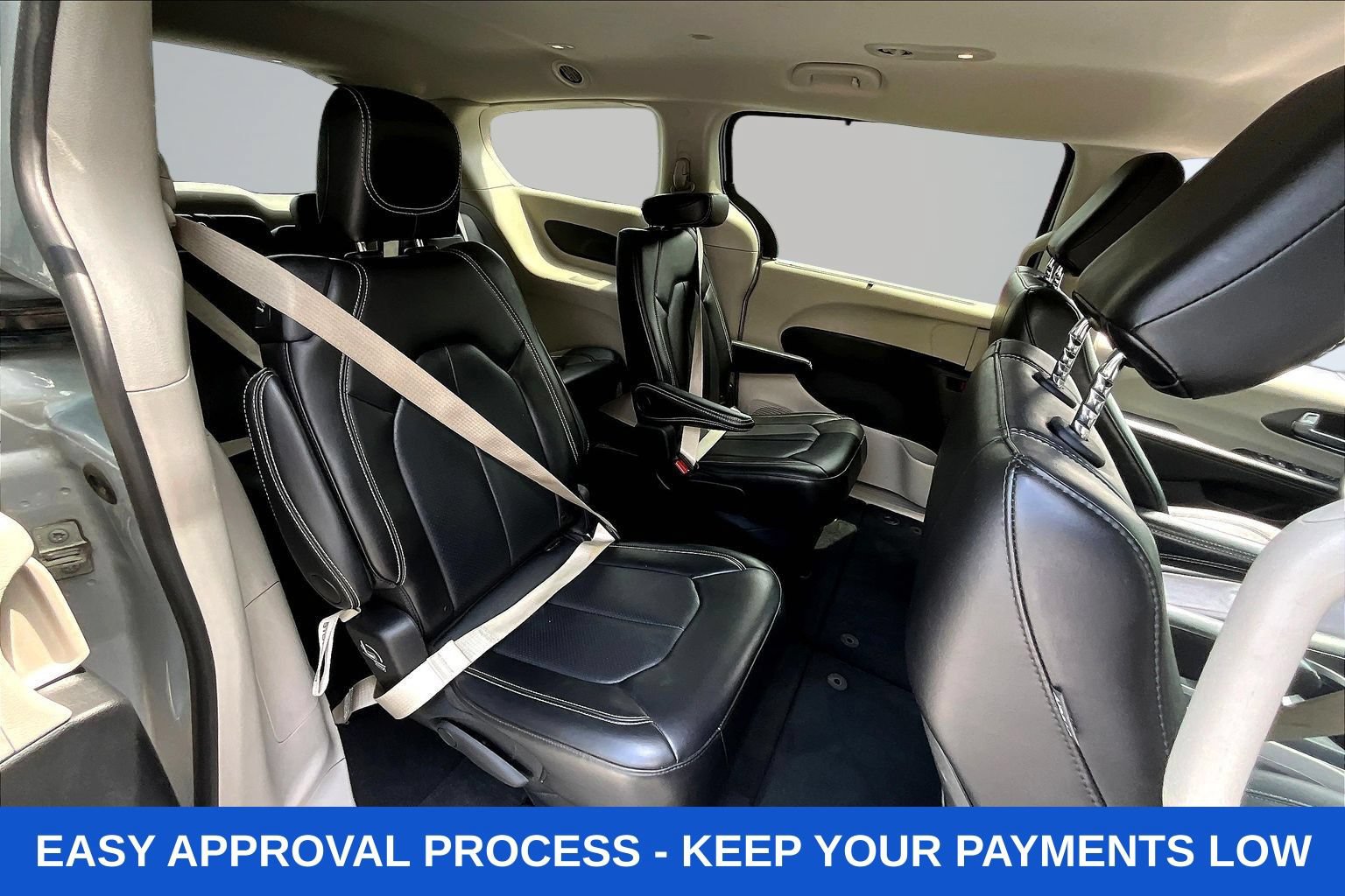 Used 2024 Chrysler Pacifica Touring-L FWD image 26