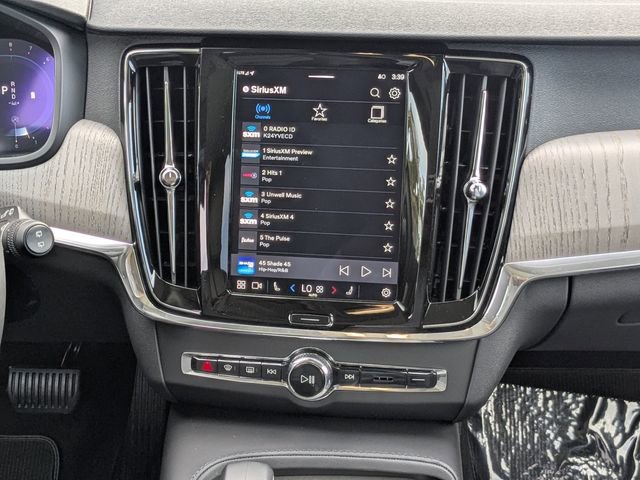 Used 2024 Volvo V90 B6 Cross Country Plus image 23