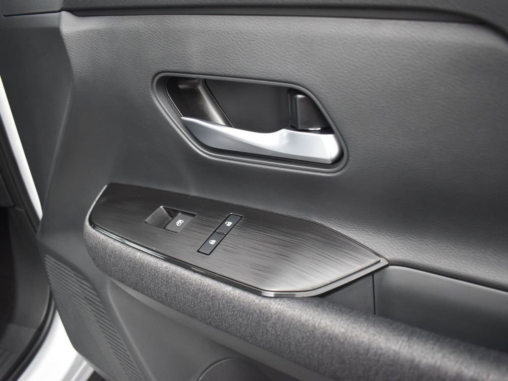New 2026 Nissan Kicks SV w/ SV Premium Package image 24