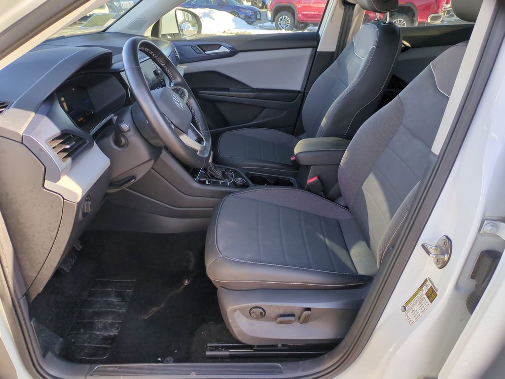 Used 2023 Volkswagen Taos SE image 9