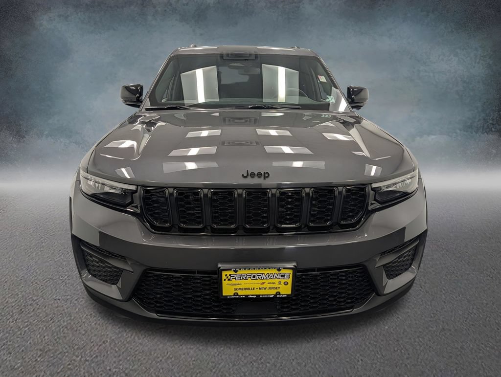 Used 2022 Jeep Grand Cherokee Altitude AWD/4WD image 2