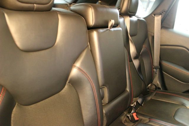 Used 2020 Jeep Cherokee Trailhawk w/ Comfort & Convenience Group image 14