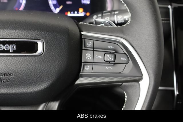 Used 2025 Jeep Grand Cherokee L Altitude AWD/4WD image 10