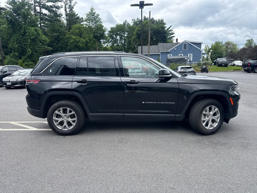 Used 2023 Jeep Grand Cherokee Limited AWD/4WD image 6