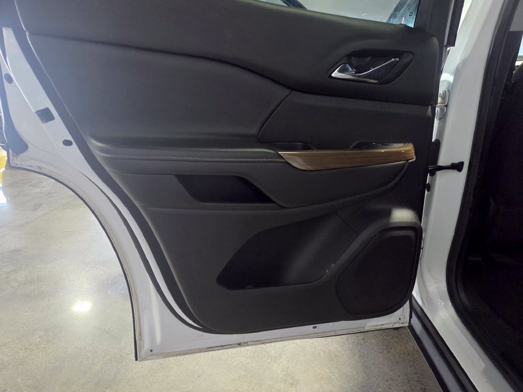 Used 2023 GMC Acadia SLE w/ Driver Convenience Package FWD image 12