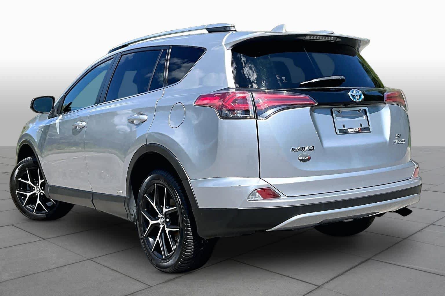 Used 2018 Toyota RAV4 SE AWD/4WD image 12