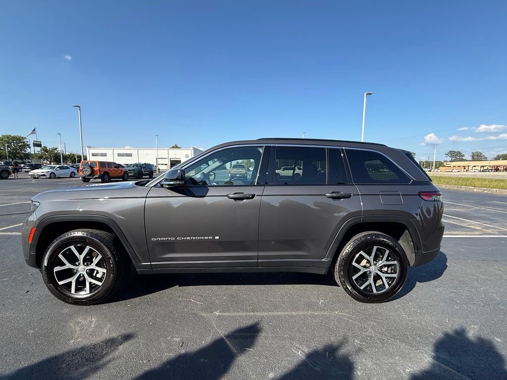 Used 2025 Jeep Grand Cherokee Limited RWD image 5