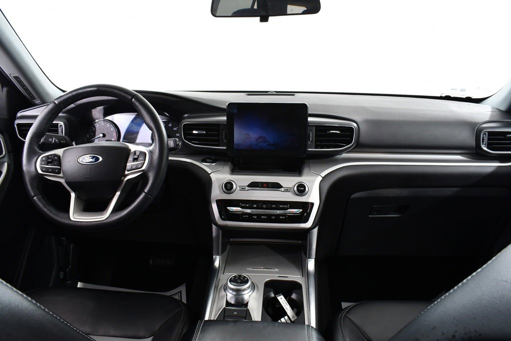 Used 2022 Ford Explorer XLT w/ Equipment Group 202A image 7