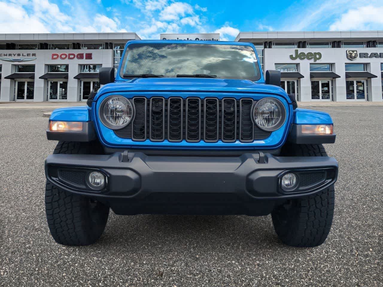 Certified 2025 Jeep Gladiator Sport AWD/4WD image 3