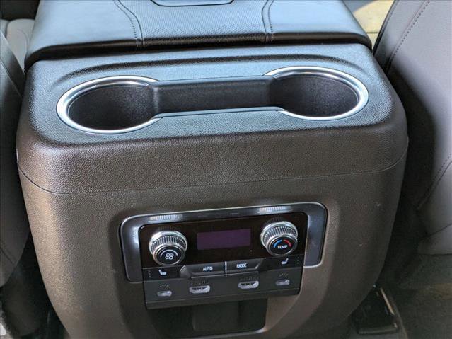 Used 2021 GMC Yukon SLT w/ SLT Premium Package image 18