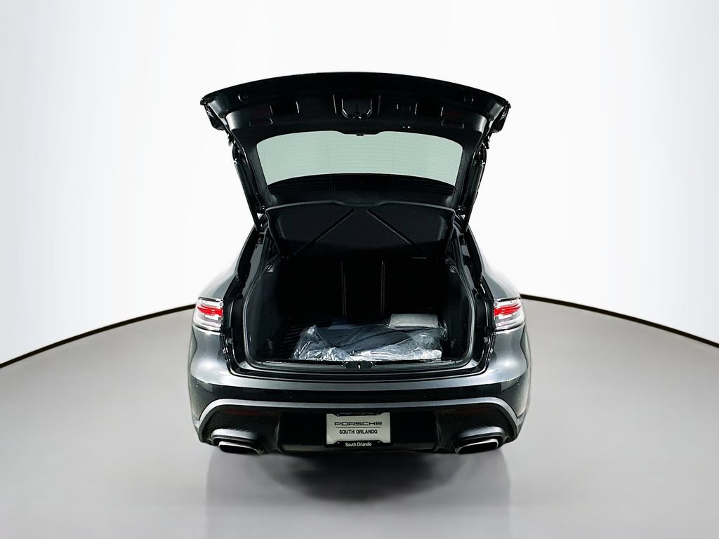 Certified 2026 Porsche Macan AWD/4WD image 28