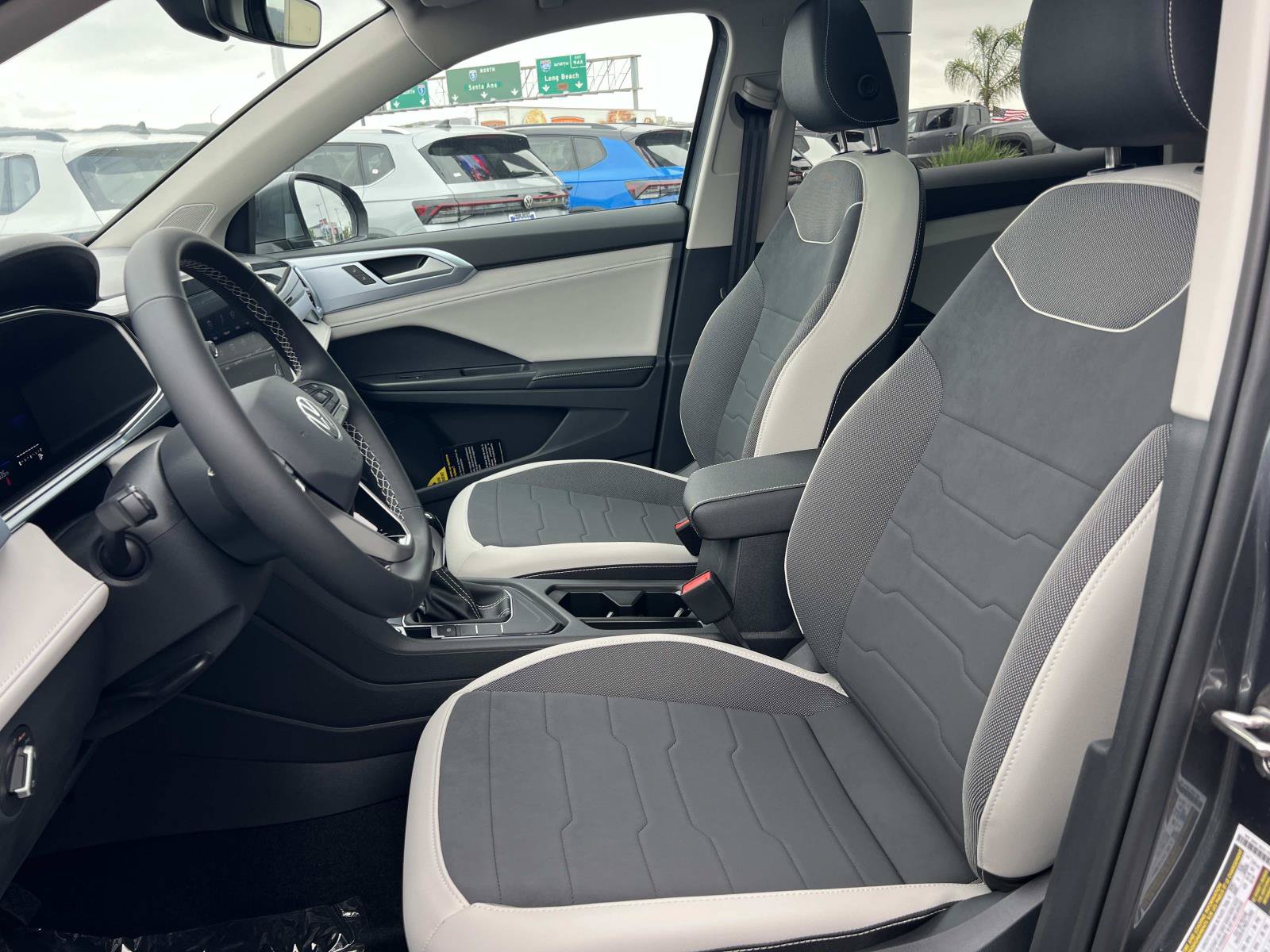 New 2026 Volkswagen Taos SE FWD image 18