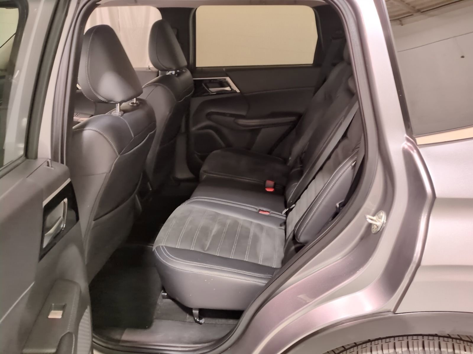 Used 2024 Mitsubishi Outlander SE image 17