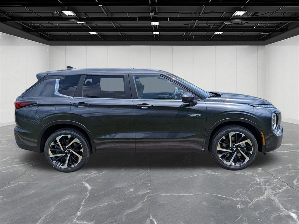 New 2025 Mitsubishi Outlander SE image 6