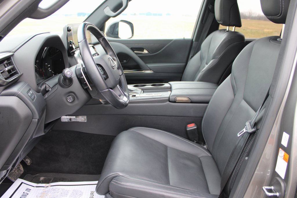 Used 2023 Lexus LX 600 4WD w/ Luxury Package image 9